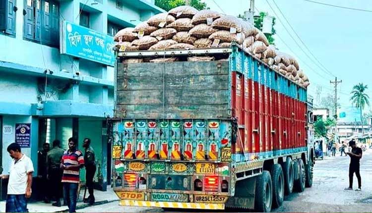 ভারত থেকে আসছে কম শুল্কের পেঁয়াজ, কমবে দাম