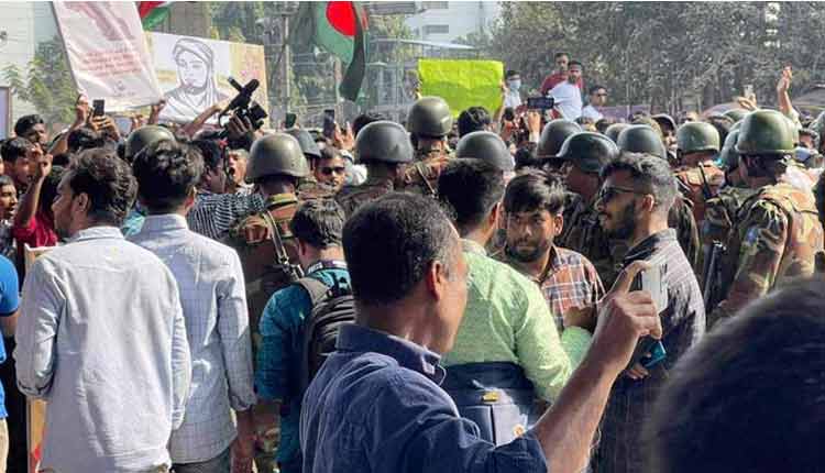 রাজধানীতে শিক্ষার্থীদের বিক্ষোভে তীব্র যানজট