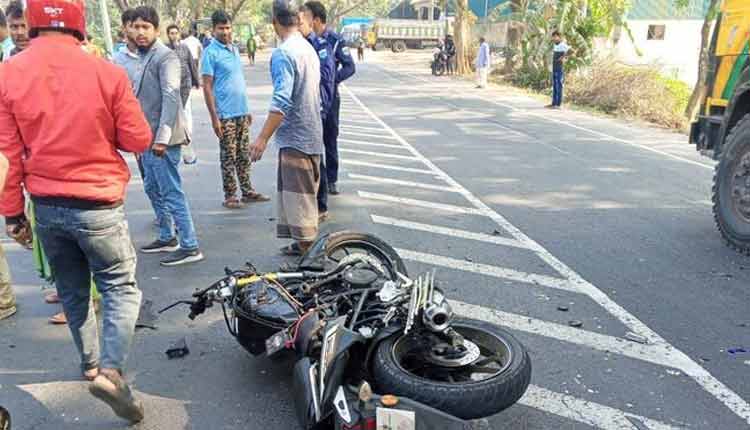 পুঠিয়ায় সড়ক দুর্ঘটনায় প্রাণ গেল তিনজনের