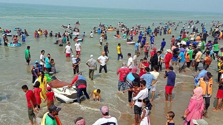 থার্টিফার্স্ট নাইটে কক্সবাজারে বাড়ছে পর্যটকের ভিড়