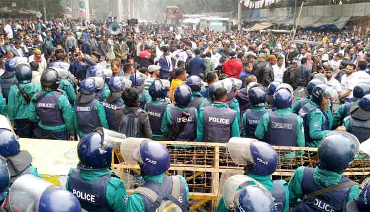 বিডিআর বিদ্রোহ: নিরপরাধদের মুক্তির দাবিতে শাহবাগ অবরোধ