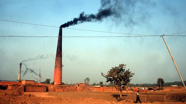 দুই ইটভাটার মালিককে তিন লাখ টাকা জরিমানা