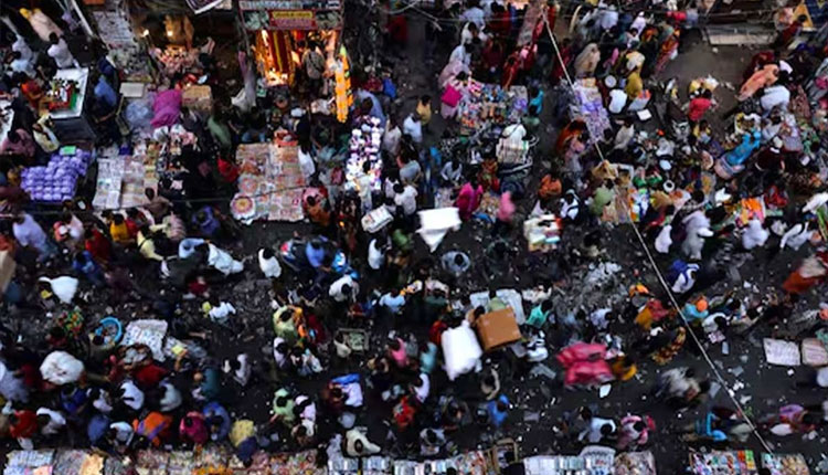 বিপদ কাটছেই না ভারতীয়দের