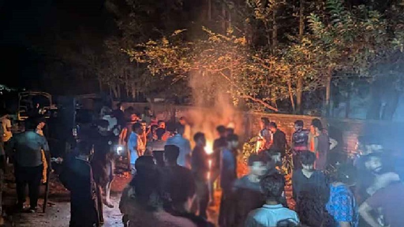 চবি শিক্ষার্থী-স্থানীয় সংঘর্ষে অর্ধশতাধিক আহত, পরিস্থিতি নিয়ন্ত্রণে সেনাবাহিনী