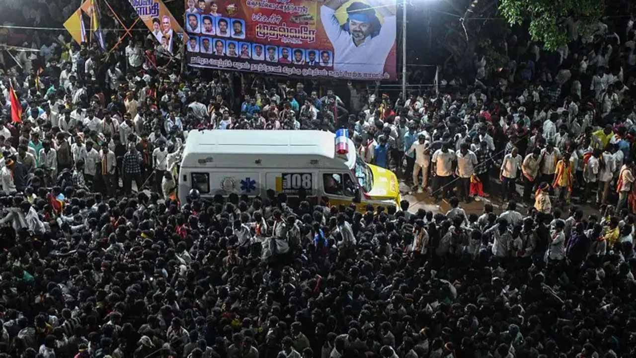 ভারতে থালাপাতির সমাবেশে ৩৯ জন নিহতের ঘটনায় আসলে কী ঘটেছিলো?