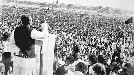 বাংলাদেশে শেখ মুজিবুর রহমানের উত্তরাধিকার মুছে ফেলা হচ্ছে