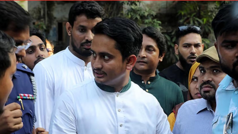 বগুড়ায় এনসিপি নেতা সারজিস আলমের উপস্থিতিতে সভাস্থলে ককটেল হামলা