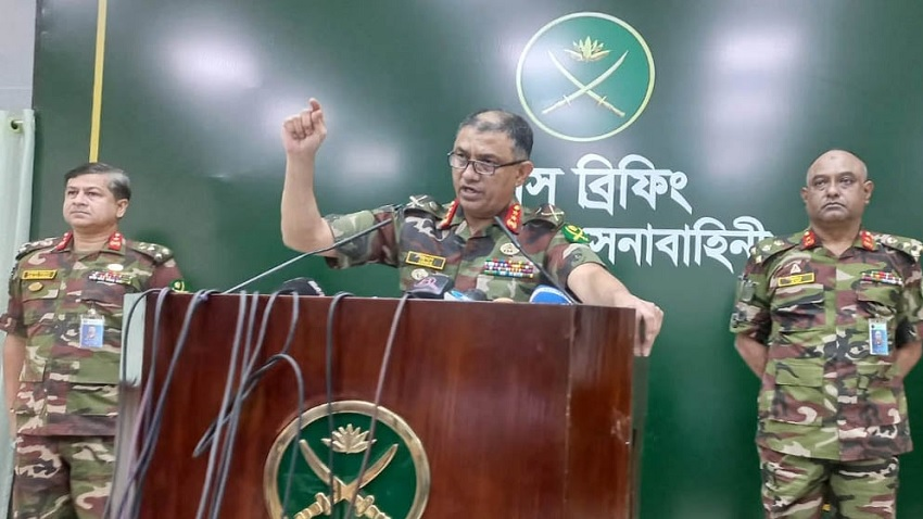 মানবতাবিরোধী অপরাধ মামলায় গ্রেপ্তারি পরোয়ানা: সেনা হেফাজতে ১৪ কর্মকর্তা, একজন পলাতক