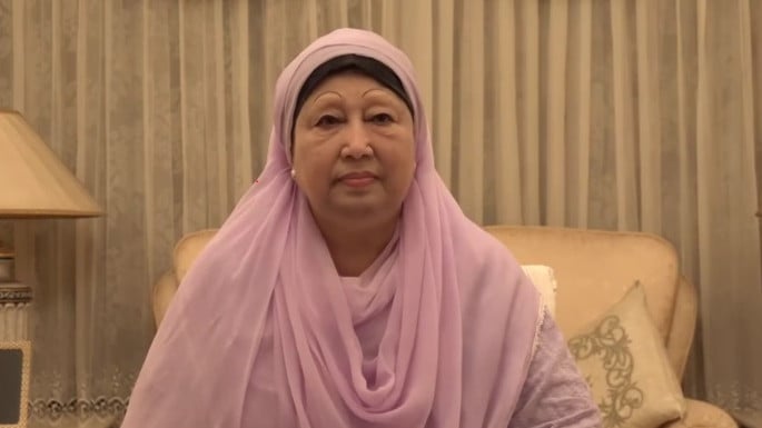 মধ্যরাতে খালেদা জিয়া হাসপাতালে ভর্তি হলেন