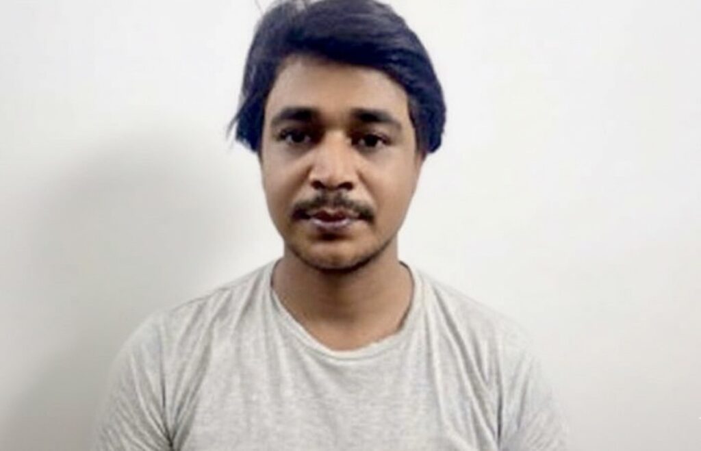চট্টগ্রামে বিএনপি প্রার্থীর জনসংযোগে গুলিবর্ষণ, নিহত ‘শীর্ষ সন্ত্রাসী’ সরোয়ার