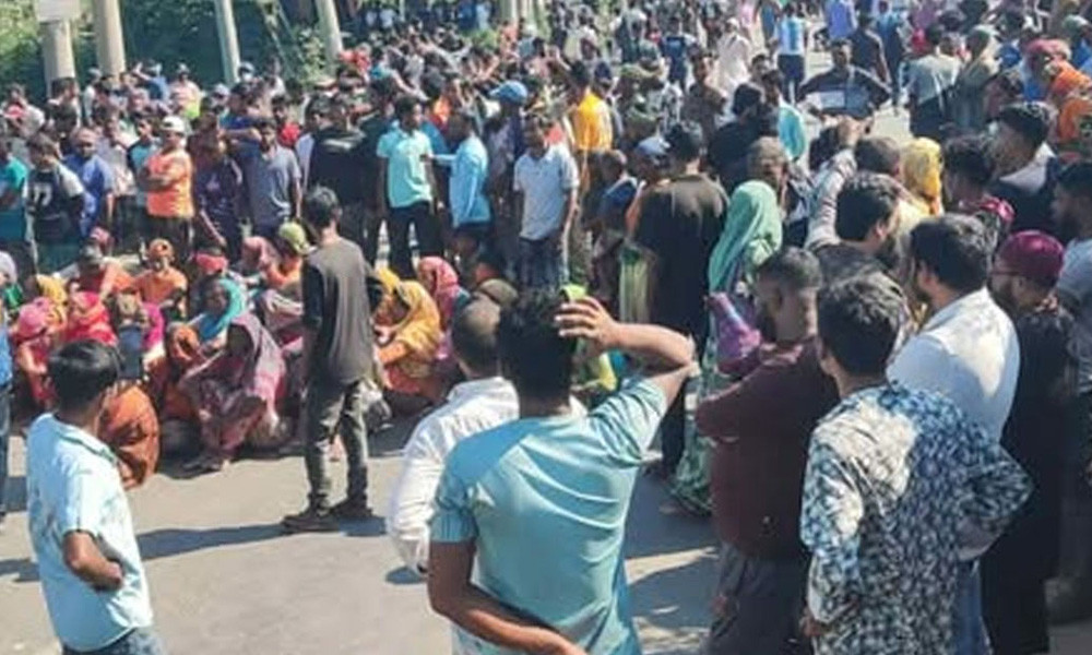 সাভারে ইটভাটা শ্রমিক–মালিকদের অবরোধ:  ঢাকা-আরিচা মহাসড়কে তীব্র যানজট