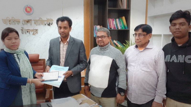 চাঁদপুর-৩ আসনে মনোনয়নপত্র তুললেন কমিউনিস্ট পার্টির জাহাঙ্গীর হোসেন 