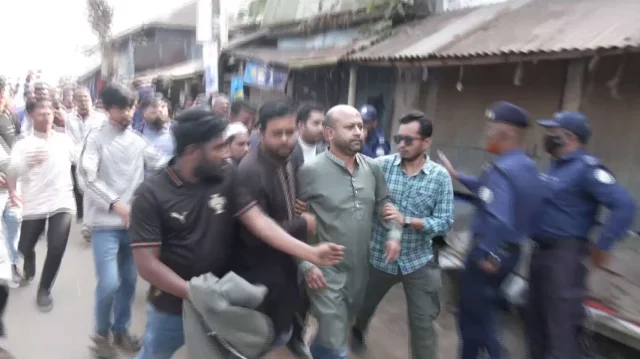 ‘স্থানীয়রা চাঁদা দাবি করেছে’ -গণমাধ্যমকে এমন বক্তব্য দেয়ায় বরিশালে তোপের মুখে এবি পার্টির ফুয়াদ