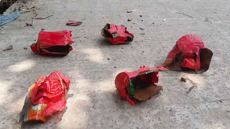 গোপালগঞ্জ আদালত ও ডিসি অফিসের সামনে ককটেল বিস্ফোরণ