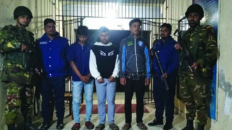 নারীর গোসলের ভিডিও ধারণ করে ফেসবুকে পোস্ট, গ্রেপ্তার ৩ জন