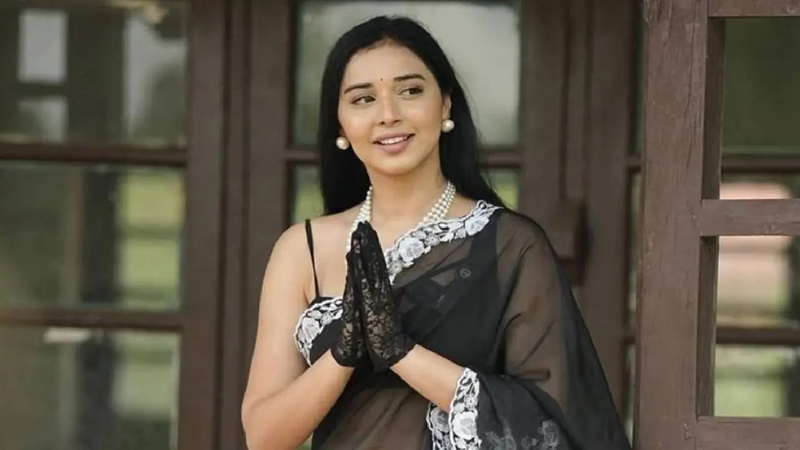 নিজের কনডম কারখানা ঘুরে দেখালেন তানিয়া