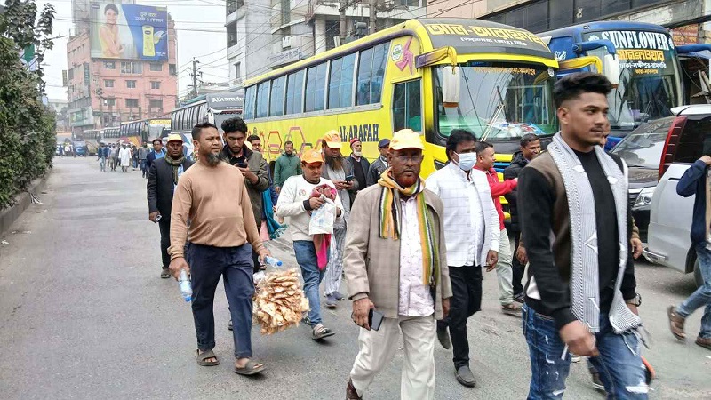 সমাবেশ শুরুর আগেই চলে যাচ্ছেন বিএনপির অনেক নেতাকর্মী