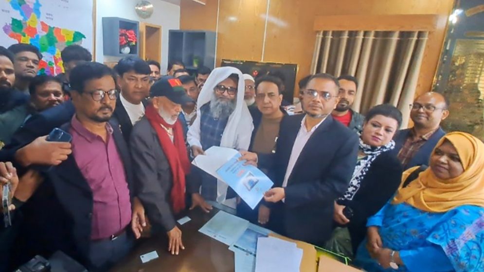 বগুড়ার দুই আসনে খালেদা জিয়া ও তারেক রহমানের পক্ষে মনোনয়নপত্র উত্তোলন