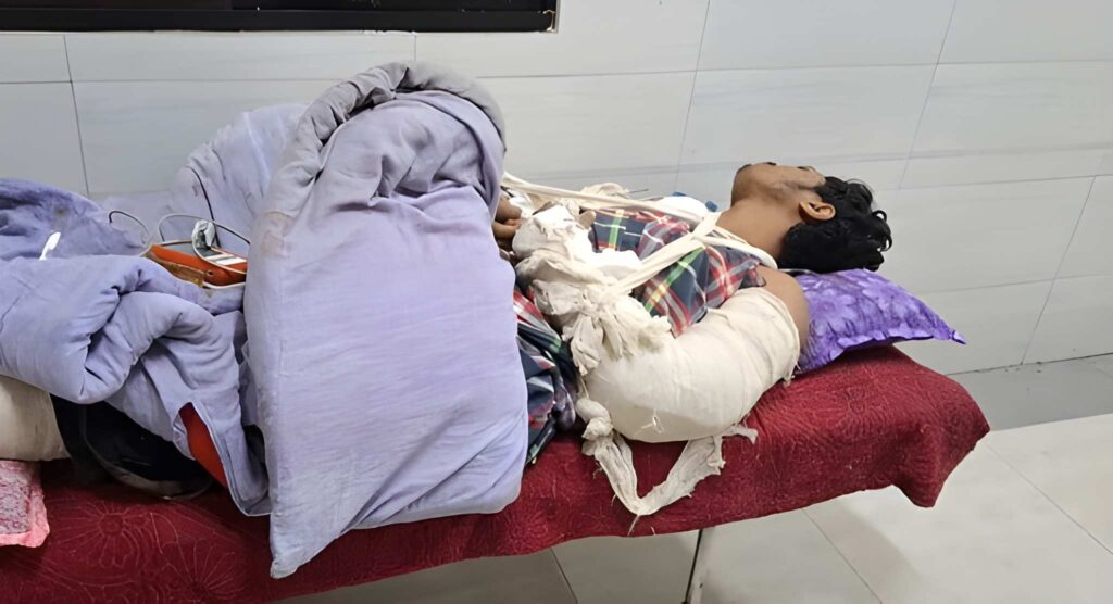 চাঁপাইনবাবগঞ্জে তরুণকে কুপিয়ে জখম, দুই হাত ও এক পা প্রায় বিচ্ছিন্ন: জামায়াতের ২ কর্মী গ্রেপ্তার