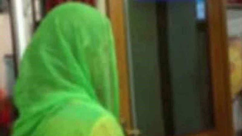 পরকীয়ার অভিযোগে অপমান – নির্যাতনের পরদিন যুবতীর ঝুলন্ত লাশ উদ্ধার