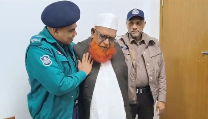 আত্মসমর্পণ করলেন মানবতাবিরোধী অপরাধে মৃত্যুদণ্ডপ্রাপ্ত পলাতক আসামি আবুল কালাম আজাদ