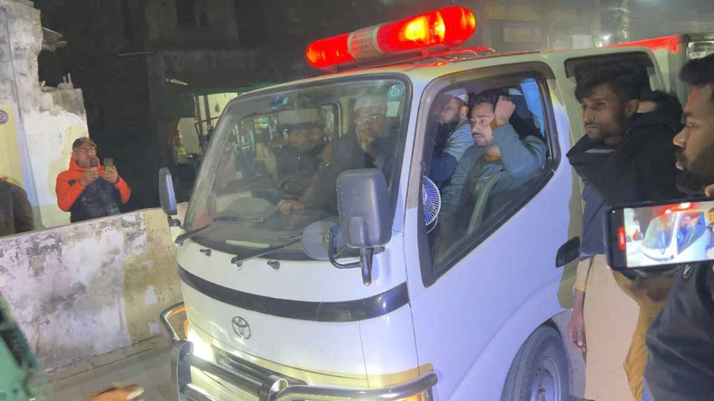 <span>প্যারোল আবেদন নাকচ</span> কারাগার ফটকে শেষবার স্ত্রী-সন্তানের মুখ দেখলেন ছাত্রলীগ নেতা সাদ্দাম