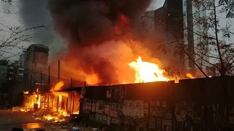 ঢাকার উত্তরায় ভয়াবহ আগুন, নিয়ন্ত্রণে ৫ ইউনিট