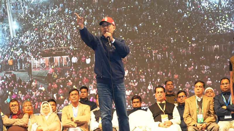 সাত জেলায় সমাবেশ শেষে ভোরে ঢাকায় ফিরলেন তারেক রহমান