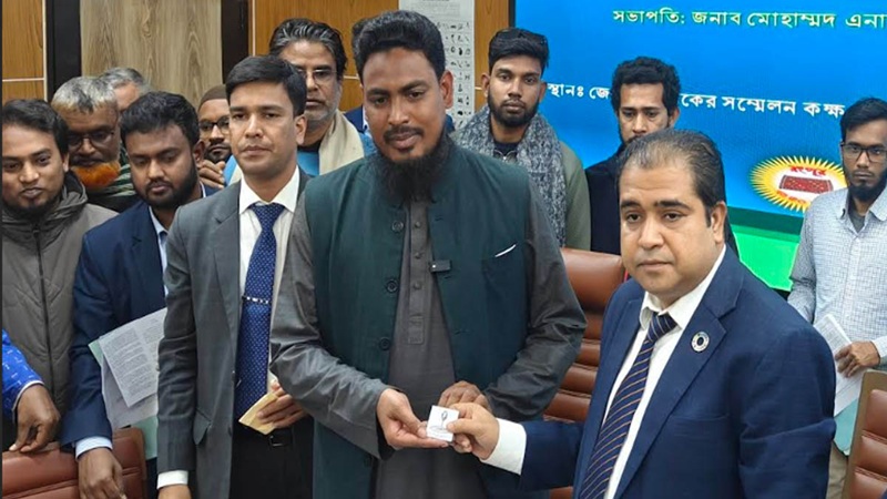 <span>আখতার হোসেন / </span>জাতীয় পার্টি ফ্যাসিবাদী কায়দায় ‘না’ ভোটের পক্ষে অবস্থান নিয়েছে