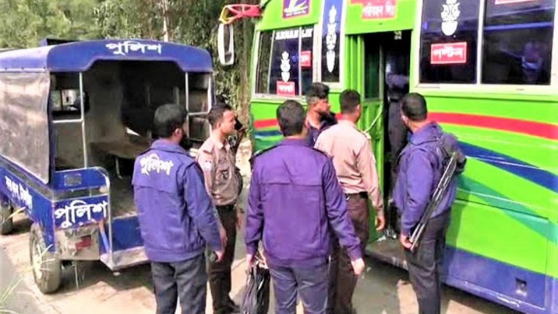 <span>চালক-হেলপারসহ গ্রেপ্তার ৩ / </span>চলন্ত বাসে কলেজছাত্রীকে রাতভর গণধর্ষণ