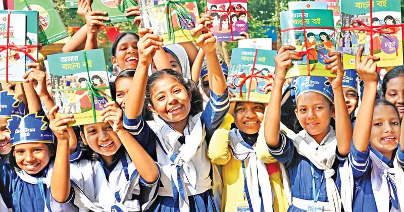 নতুন বছরে প্রাথমিকের হাতে বই, অপেক্ষায় মাধ্যমিকের শিক্ষার্থীরা