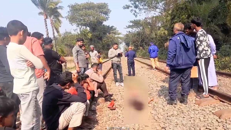 চুয়াডাঙ্গায় ট্রেনের ধাক্কায় যুবকের মৃত্যু
