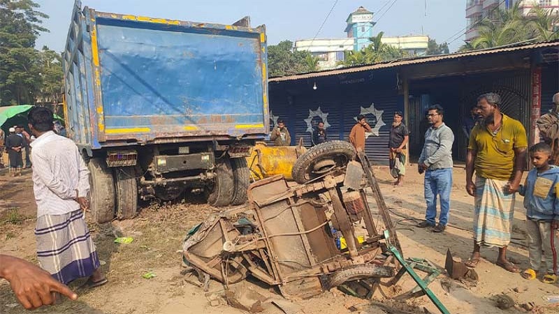 লক্ষ্মীপুরে বেপরোয়া ড্রাম ট্রাকের চাপায় স্কুলছাত্রী নিহত