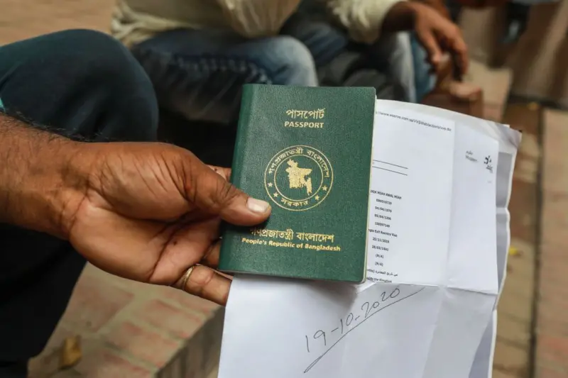 পাসপোর্ট সেবায় অর্থের বিনিময়ে সহায়তাকারী ‘দালাল’দের নিবন্ধন করার উদ্যোগ ঘিরে তীব্র বিতর্ক