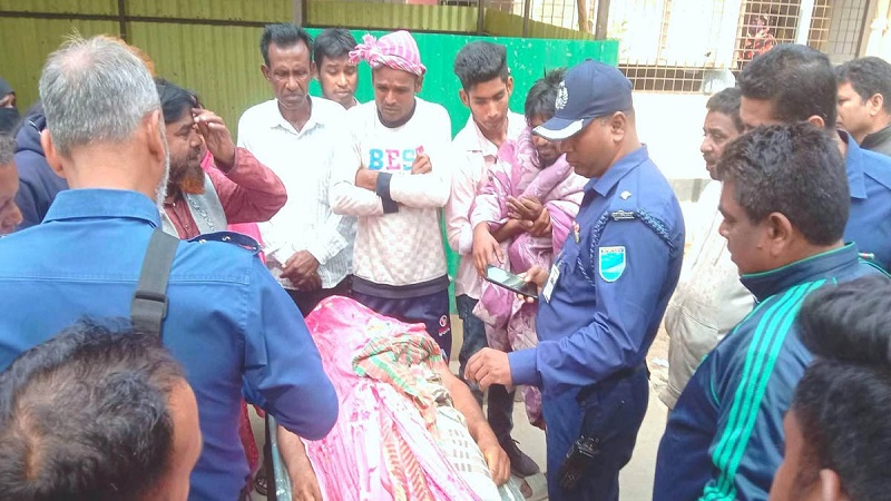 <span>টাঙ্গাইলের বাসাইল / </span>জমির আইল নিয়ে বিরোধে দাদার ঘুষিতে প্রাণ গেল নাতনির স্বামীর