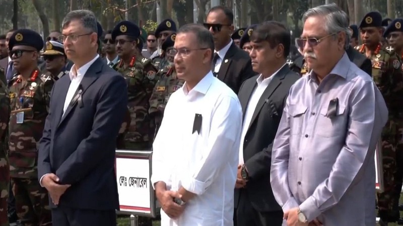 পিলখানা হত্যাকাণ্ডে শহীদদের প্রতি রাষ্ট্রপতি ও প্রধানমন্ত্রীর শ্রদ্ধা
