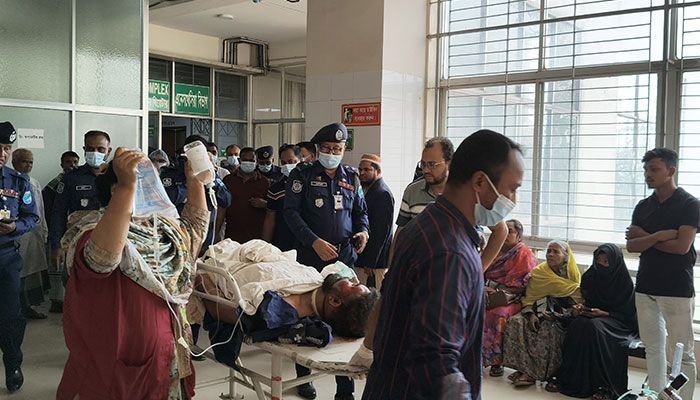 গাজীপুরে ট্রেনে কাটা পড়ে পুলিশ কর্মকর্তার হাত–পা বিচ্ছিন্ন, আশঙ্কাজনক অবস্থায় হাসপাতালে