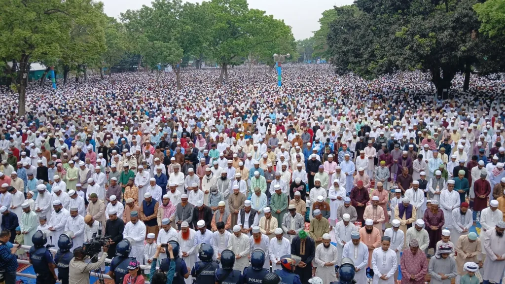 শোলা‌কিয়ায় ১৯৯তম ঈদ জামাতে রেকর্ড ৭ লক্ষ মুসল্লির নামাজ আদায়