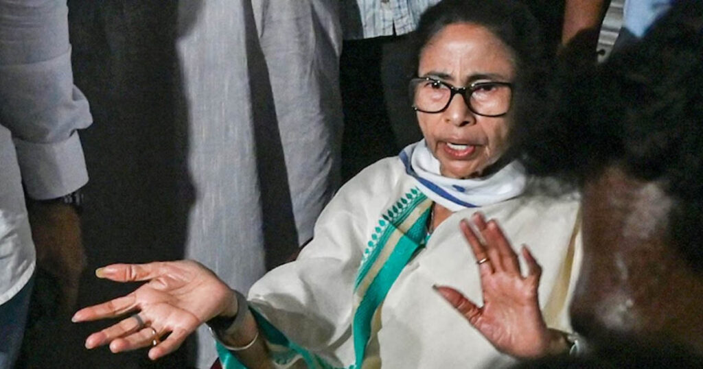 মমতার বাড়ি লক্ষ্য করে ‘চোর-চোর’ স্লোগান বিজেপি সমর্থকদের