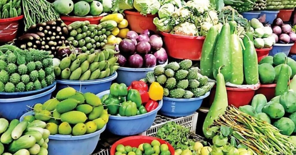 সবজির দাম চড়া, বেশিরভাগই ১০০ টাকার ওপরে