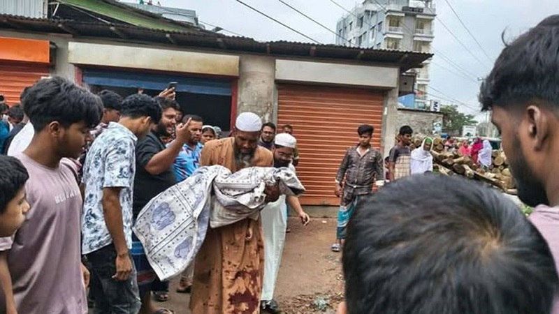 কুমিল্লায় মোটরসাইকেল থেকে পড়ে শিশুর মৃত্যু, শোকে স্তব্ধ পরিবার