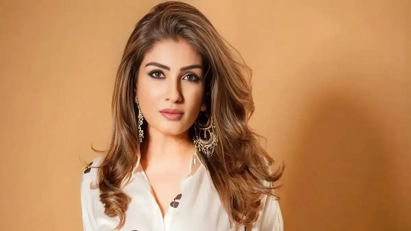 উত্তেজিত জনতার ভিড়ে ভয়াবহ মবের শিকার অভিনেত্রী