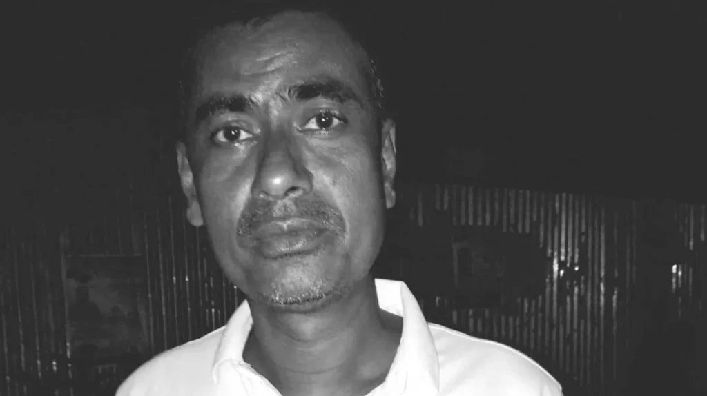 ভোরে নামাজ পড়তে স্ত্রী উঠে দেখেন পাশের ঘরে স্বামীর গলাকাটা লাশ
