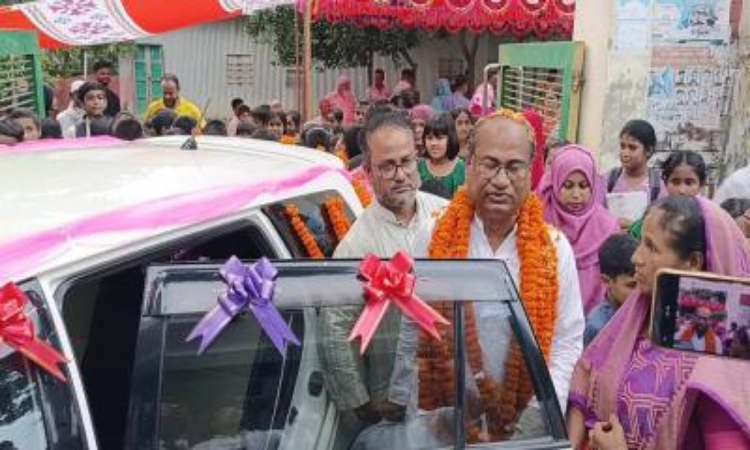 ৩৯ বছরের শিক্ষকতা শেষে প্রধান শিক্ষককে রাজকীয় বিদায়