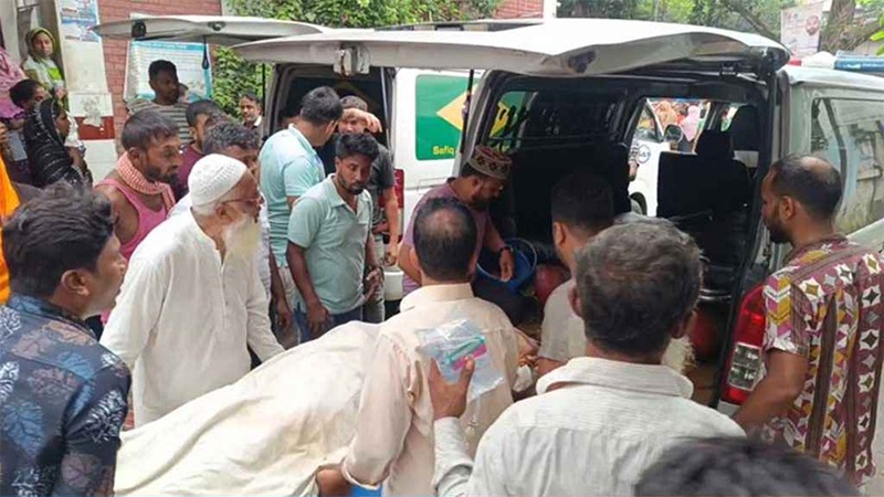 ব্রাহ্মণবাড়িয়ায় পিকআপের ধাক্কায় মা-ছেলেসহ নিহত ৩