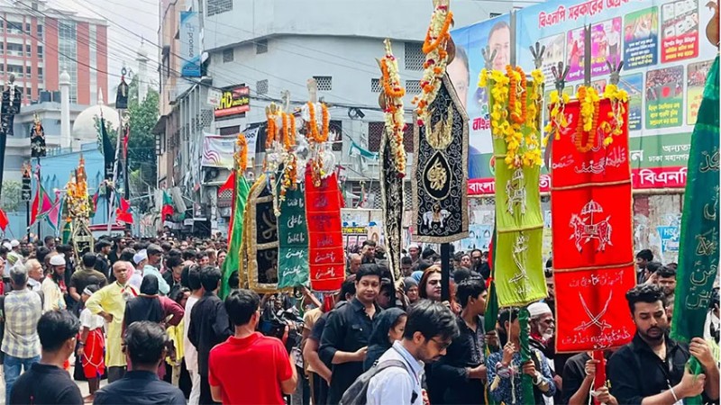 শোকের মাতমে হোসেনি দালান থেকে বের হয়েছে তাজিয়া মিছিল