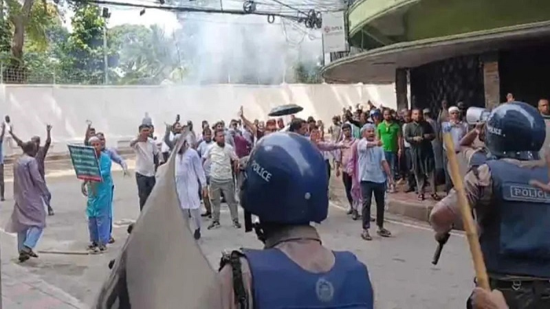 মতিঝিলে ইসলামী ব্যাংকের সামনে রণক্ষেত্র