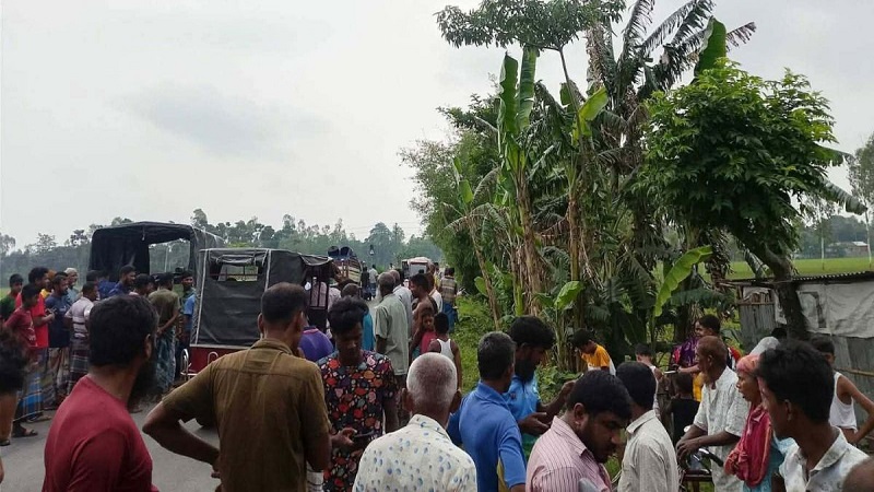 কুড়িগ্রামে সড়ক দুর্ঘটনায় বাবা-ছেলের মৃত্যু