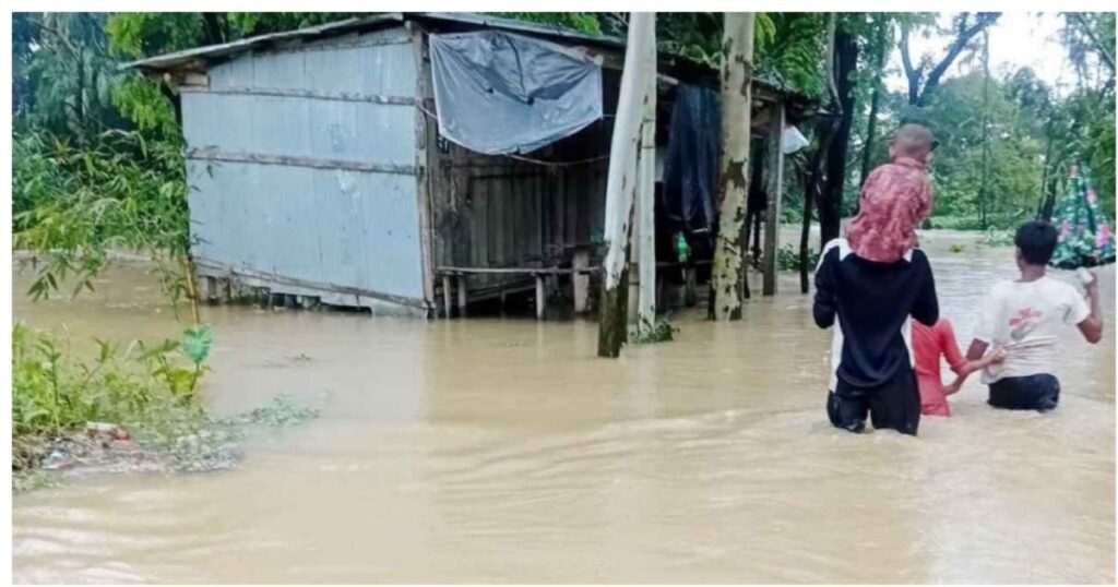 কক্সবাজারে বন্যায় দুই শিশুর মৃত্যু, পানিবন্দি ৩ লাখ মানুষ