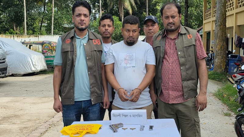 <span>কুমিল্লায় স্কুলছাত্র ইথান গুলিবিদ্ধ / </span>পিস্তল-গুলিসহ মূল হোতা অপু গ্রেপ্তার